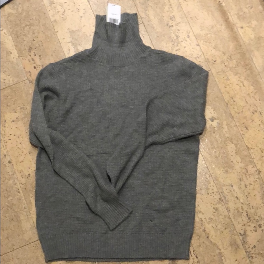 Men’s medium heather grey turtle neck (brand new)